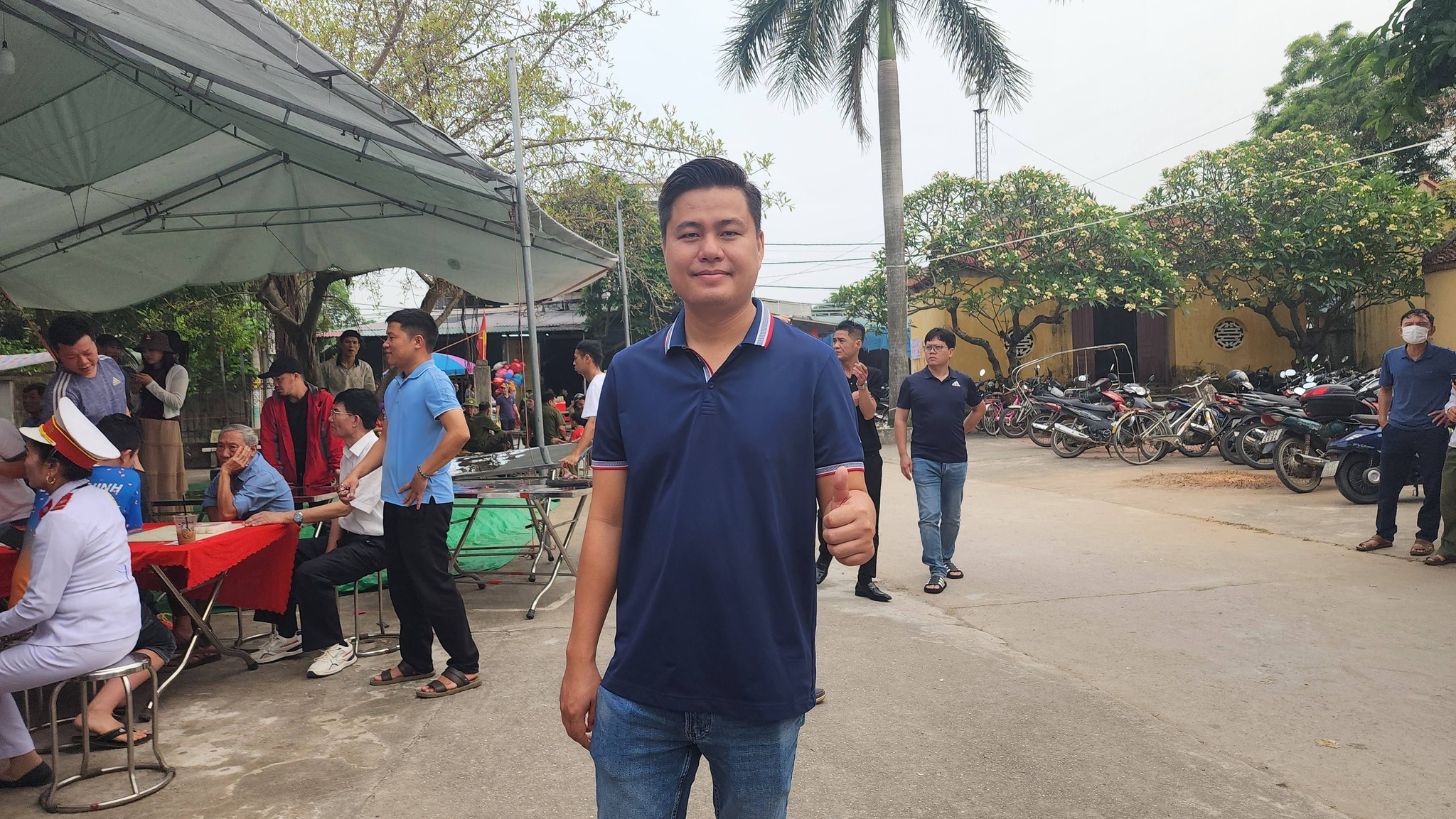 Cờ người trong lễ hội truyền thống Việt Nam